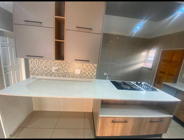 4 BEDROOM HOUSE FOR SALE IN AERORAND